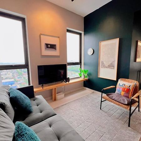 Studio Staycation D'Sara @ Linked Mrt, Near Thomson Hospital & Sungai Buloh Hospital المظهر الخارجي الصورة