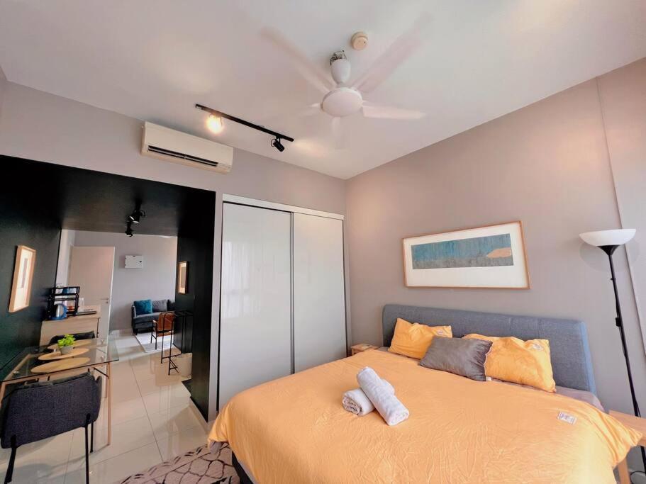 Studio Staycation D'Sara @ Linked Mrt, Near Thomson Hospital & Sungai Buloh Hospital المظهر الخارجي الصورة